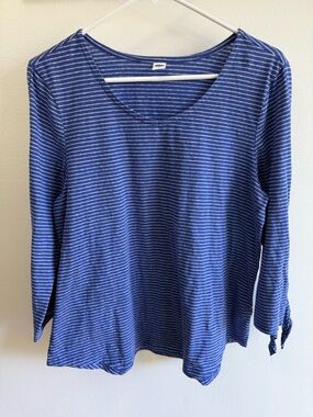OLD Navy women's size M t-shirt blue & white stripe v-neck 3/4 sleeves with slit